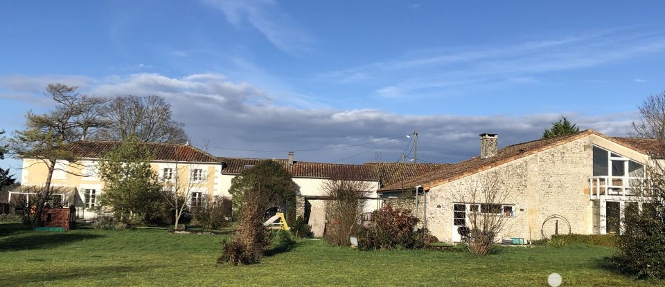 Maison 13 pièces de 514 m² à Germignac (17520)