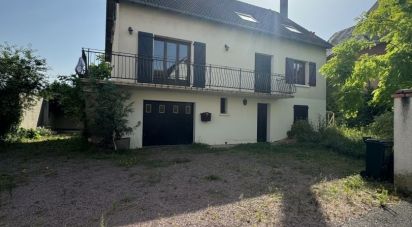 House 9 rooms of 222 m² in Bourges (18000)