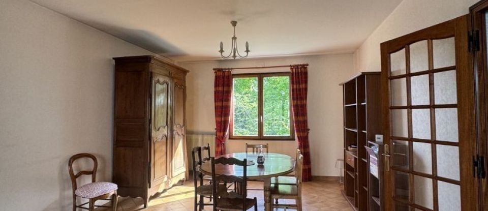 House 9 rooms of 222 m² in Bourges (18000)