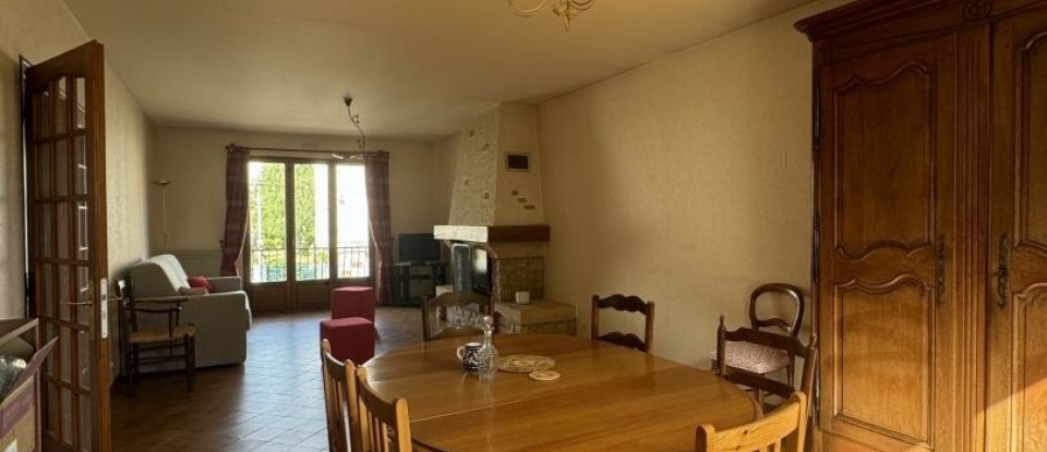 House 9 rooms of 222 m² in Bourges (18000)