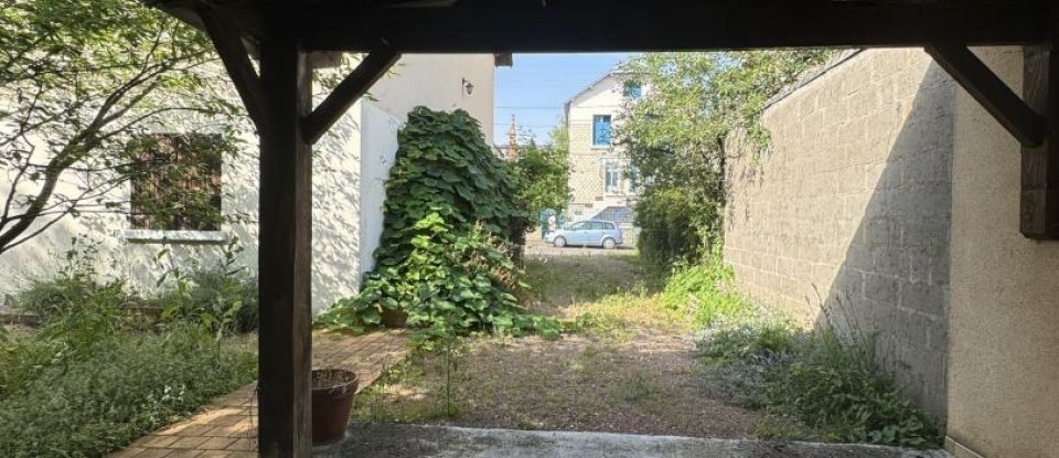 House 9 rooms of 222 m² in Bourges (18000)