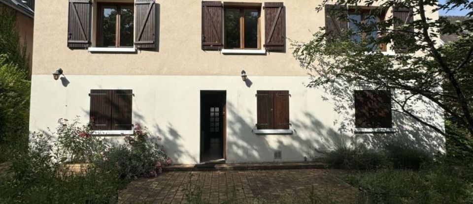 House 9 rooms of 222 m² in Bourges (18000)