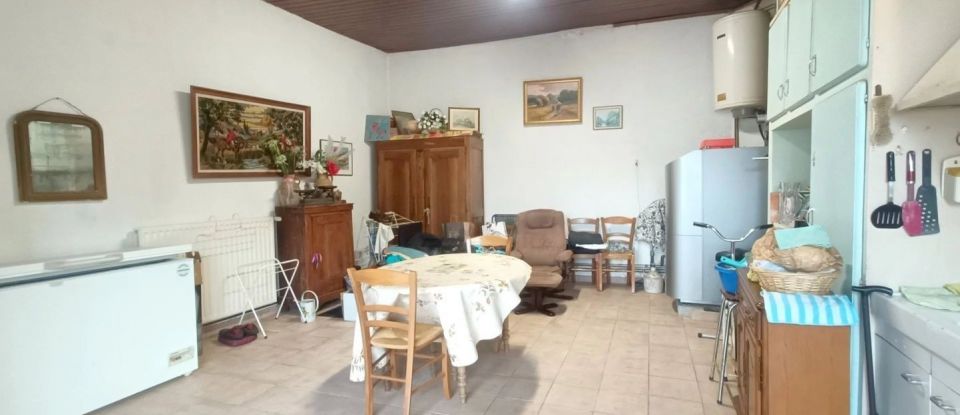 House 4 rooms of 84 m² in CHAMPIGNY-EN-ROCHEREAU (86170)