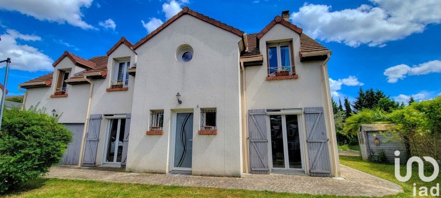 House 8 rooms of 200 m² in Morainvilliers (78630)