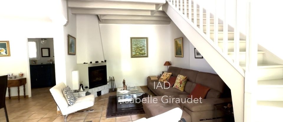 Traditional house 4 rooms of 131 m² in Six-Fours-les-Plages (83140)