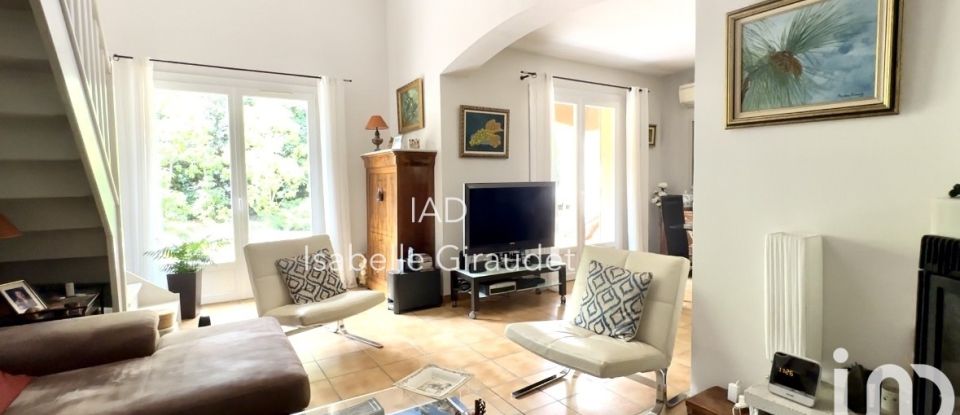 Traditional house 4 rooms of 131 m² in Six-Fours-les-Plages (83140)