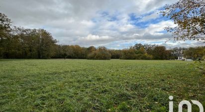 Land of 2,113 m² in Autouillet (78770)