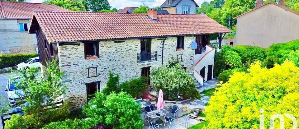 Maison 7 pièces de 175 m² à Peyrilhac (87510)