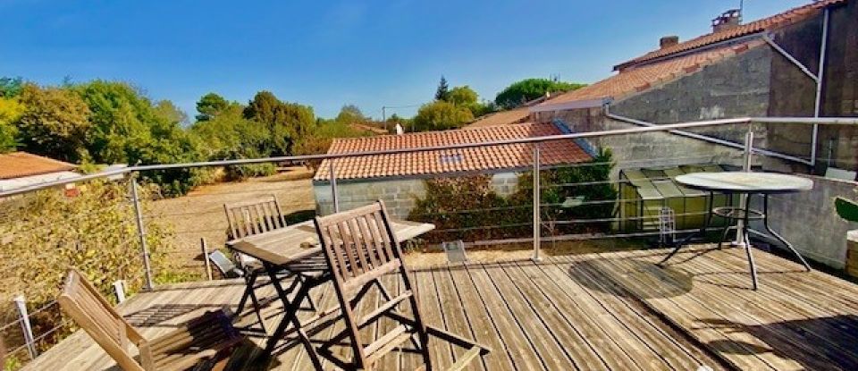 Maison 4 pièces de 107 m² à Vayres (33870)