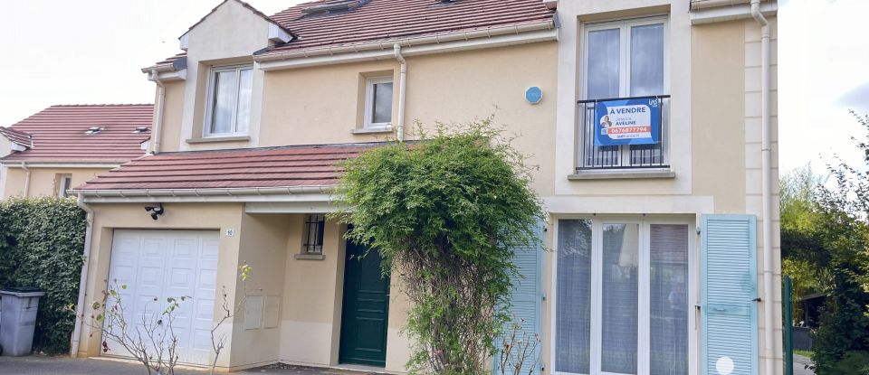 Maison traditionnelle 6 pièces de 114 m² à Savigny-le-Temple (77176)