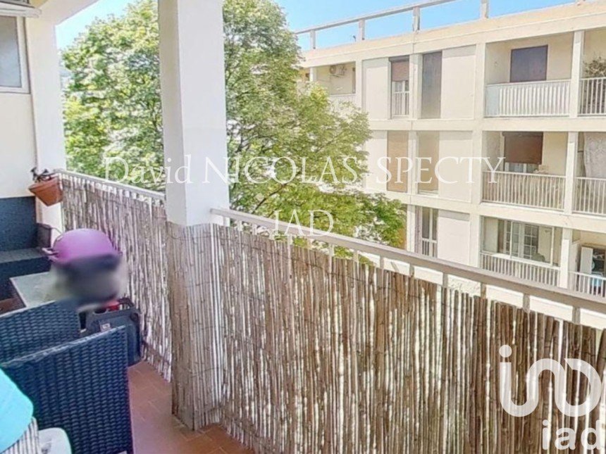 Appartement 3 pièces de 68 m² à Marseille (13008)