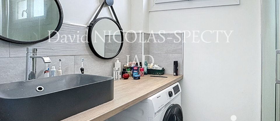 Appartement 3 pièces de 68 m² à Marseille (13008)