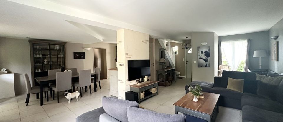 Maison 5 pièces de 132 m² à Vaux-le-Pénil (77000)