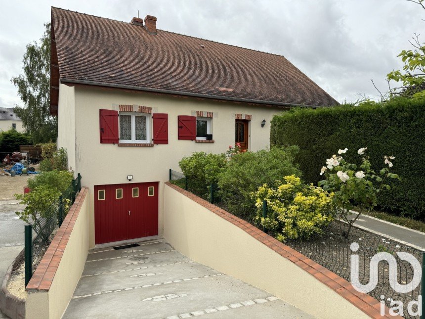 Traditional house 6 rooms of 151 m² in Chaingy (45380)