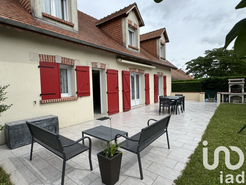 Maison traditionnelle 6 pièces de 151 m² à Chaingy (45380)