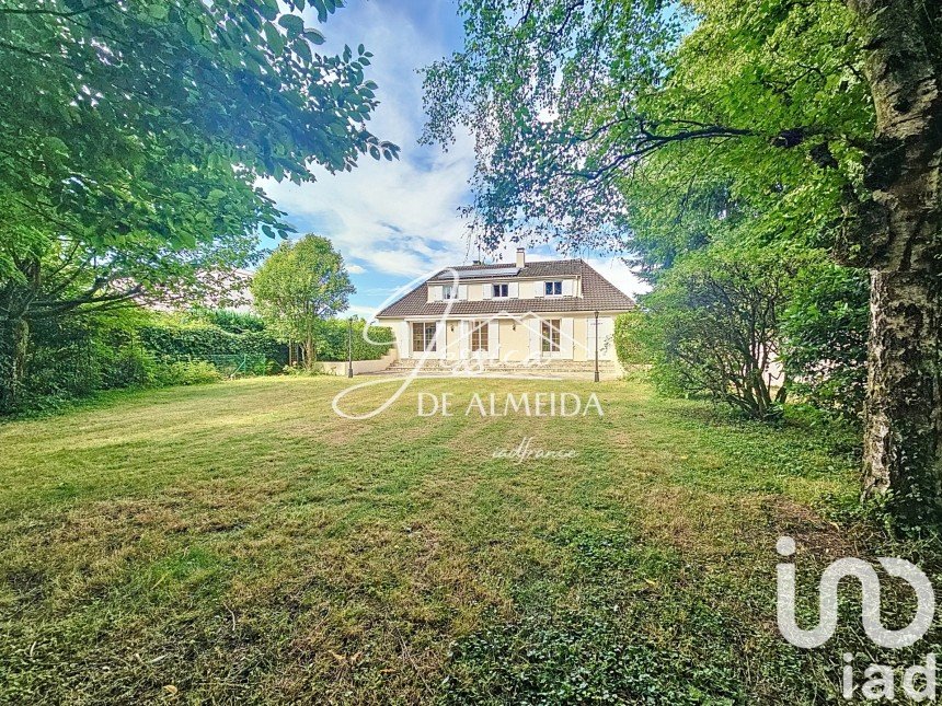 Maison traditionnelle 7 pièces de 180 m² à Le Plessis-Belleville (60330)