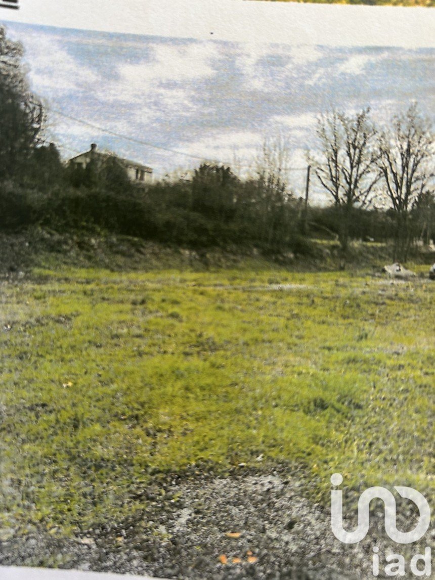 Land of 2,262 m² in Saint-Maime (04300)