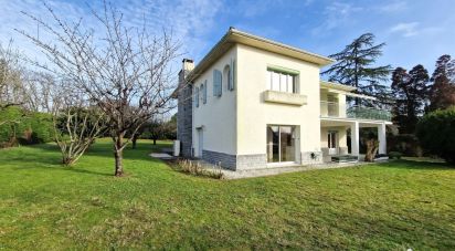 House 6 rooms of 210 m² in Lescar (64230)