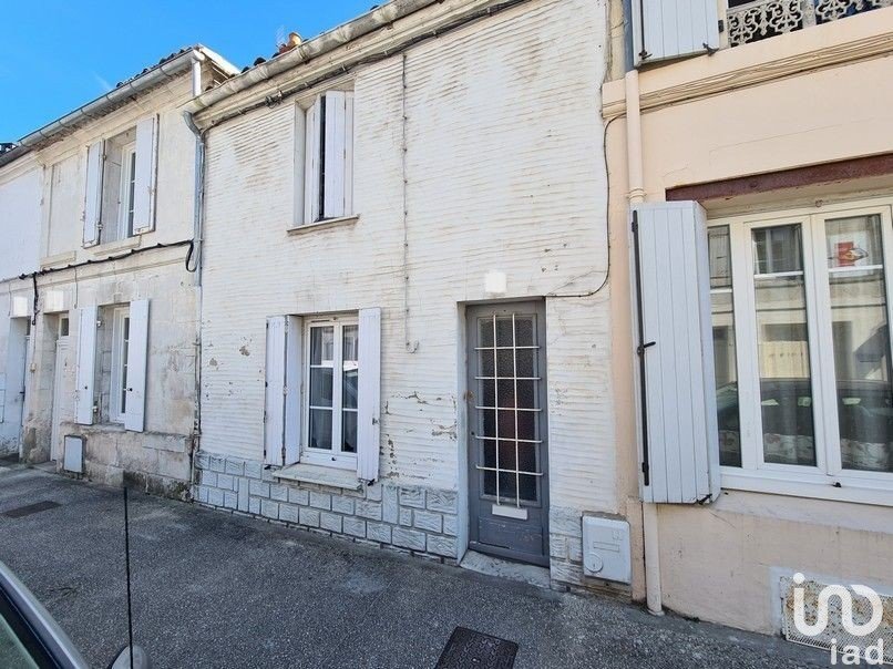 Maison 4 pièces de 90 m² à Saintes (17100)