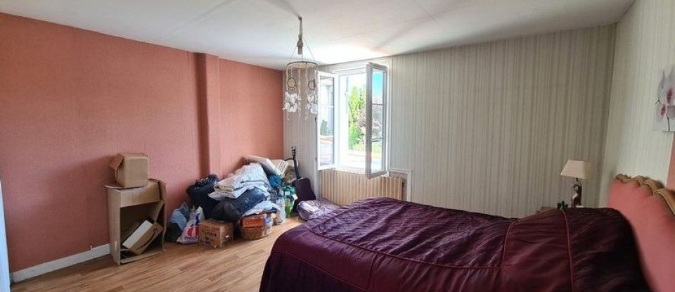 Maison 4 pièces de 90 m² à Saintes (17100)