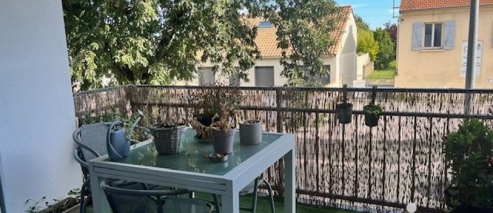 Apartment 2 rooms of 44 m² in La Rochelle (17000)