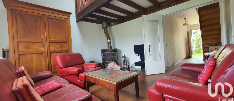 Traditional house 6 rooms of 110 m² in Coignières (78310)