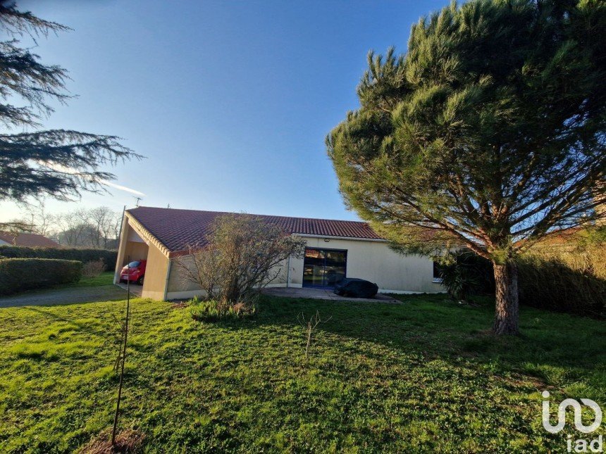 House 7 rooms of 148 m² in Maulévrier (49360)