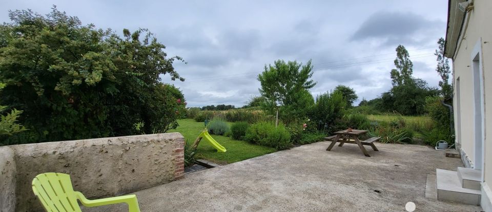 Country house 5 rooms of 100 m² in Beaumont-Pied-de-Bœuf (72500)