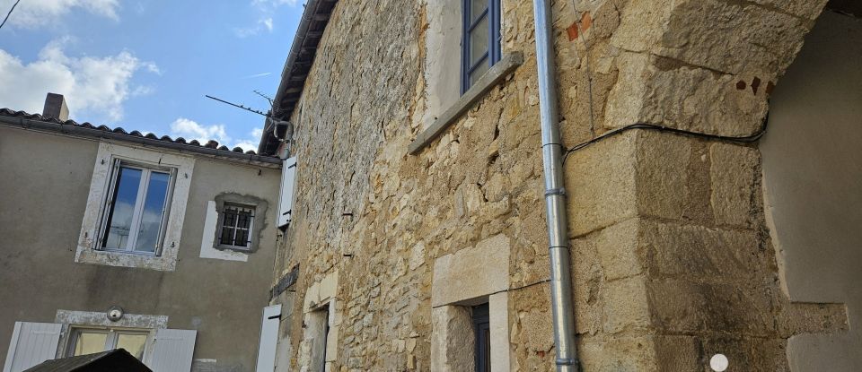 House 5 rooms of 117 m² in La Rochefoucauld (16110)