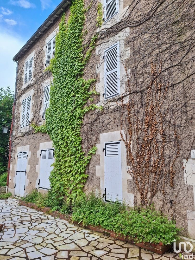 House 7 rooms of 204 m² in Lussac-les-Châteaux (86320)