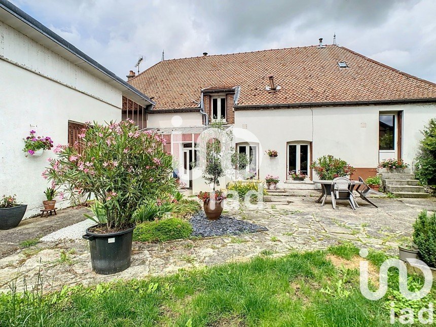 Village house 7 rooms of 243 m² in Semoine (10700)