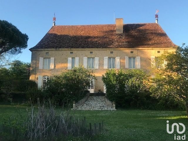 Château 57 pièces de 397 m² à Pezuls (24510)