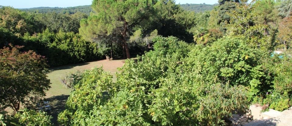 Château 57 pièces de 397 m² à Pezuls (24510)