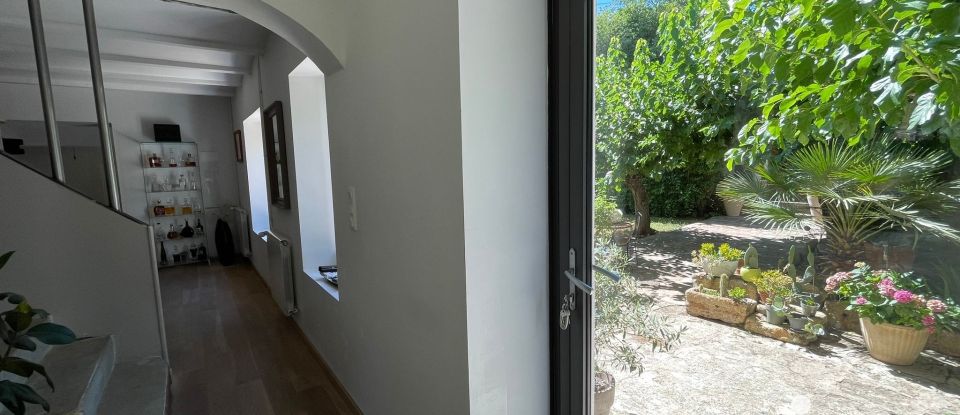 Maison traditionnelle 6 pièces de 258 m² à Aigues-Vives (30670)