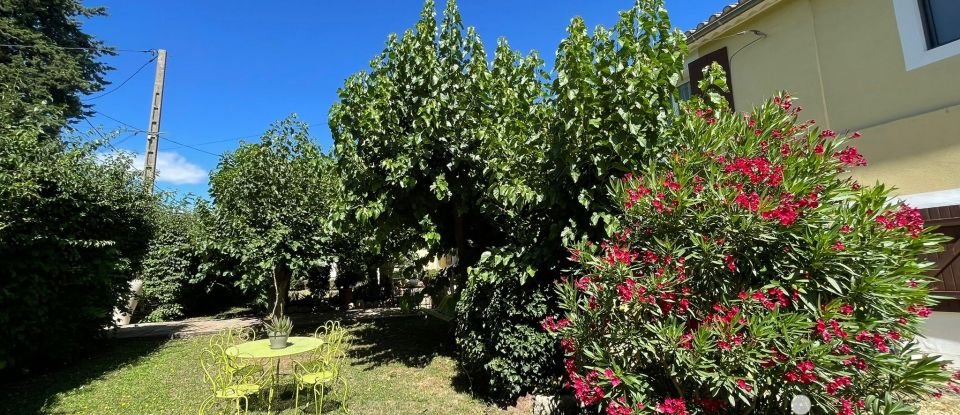 Maison traditionnelle 6 pièces de 258 m² à Aigues-Vives (30670)