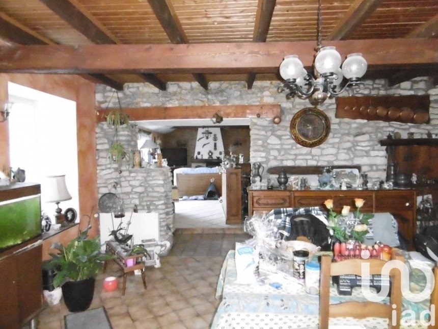 Village house 10 rooms of 186 m² in Saint-Maurice-Colombier (25260)