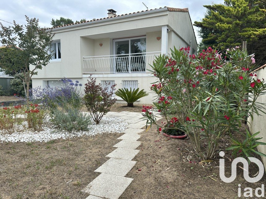 Traditional house 7 rooms of 108 m² in La Tranche-sur-Mer (85360)