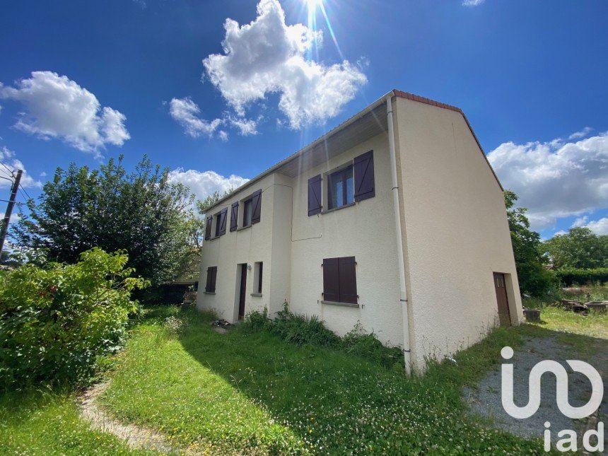 Traditional house 5 rooms of 114 m² in Orée d'Anjou (49270)