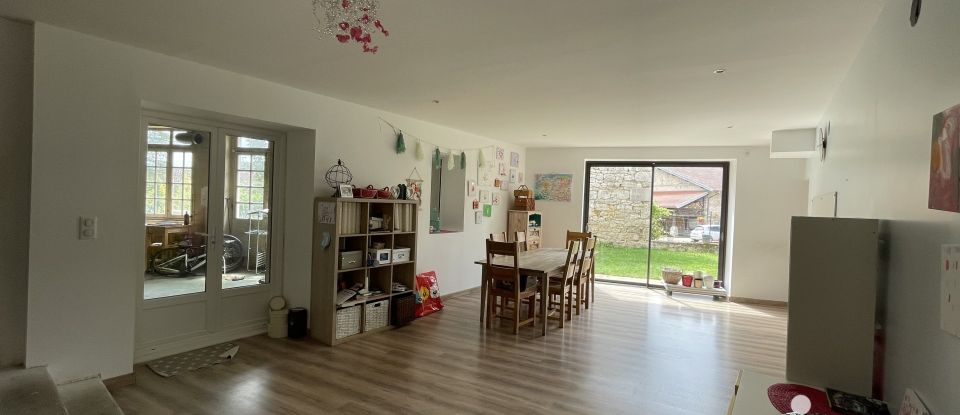 Maison 5 pièces de 212 m² à Nurieux-Volognat (01460)