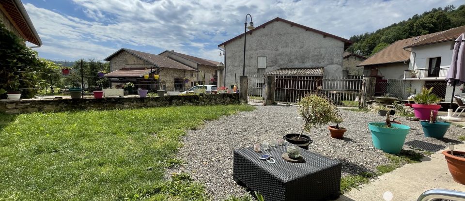 Maison 5 pièces de 212 m² à Nurieux-Volognat (01460)