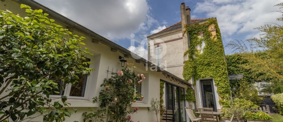 House 8 rooms of 168 m² in Chatou (78400)