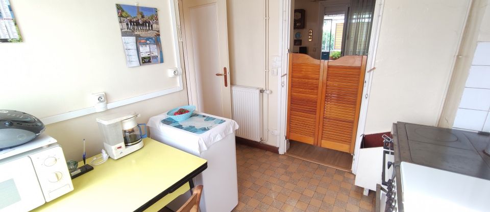 Traditional house 6 rooms of 112 m² in Lussac-les-Châteaux (86320)