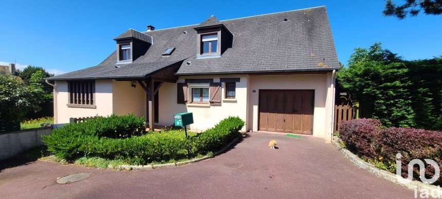 House 5 rooms of 107 m² in Port-en-Bessin-Huppain (14520)