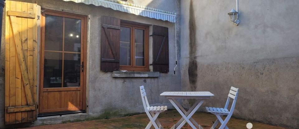 Maison de village 8 pièces de 150 m² à Ainay-le-Château (03360)