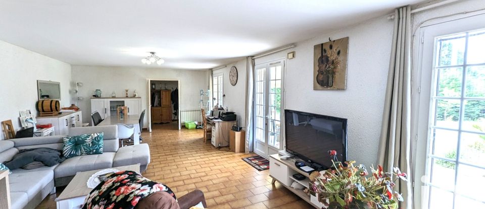 Traditional house 5 rooms of 123 m² in Montendre (17130)