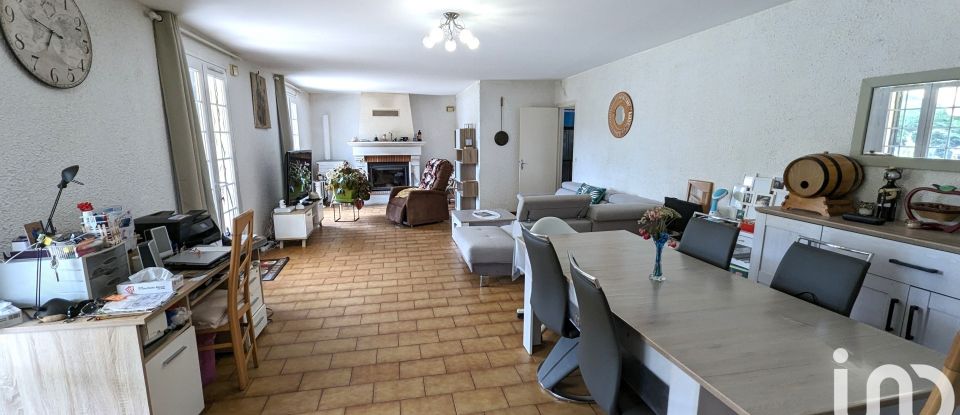 Traditional house 5 rooms of 123 m² in Montendre (17130)