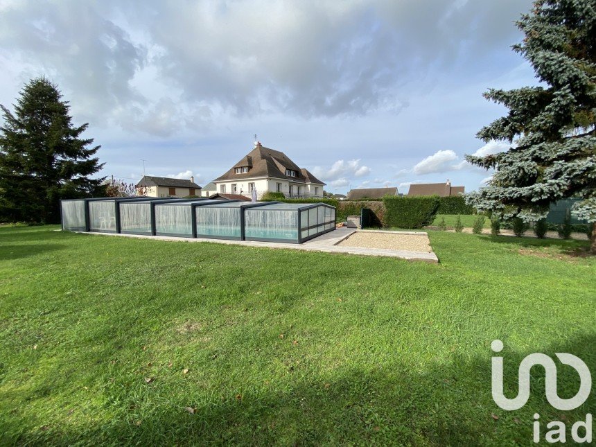 House 10 rooms of 250 m² in Nazelles-Négron (37530)