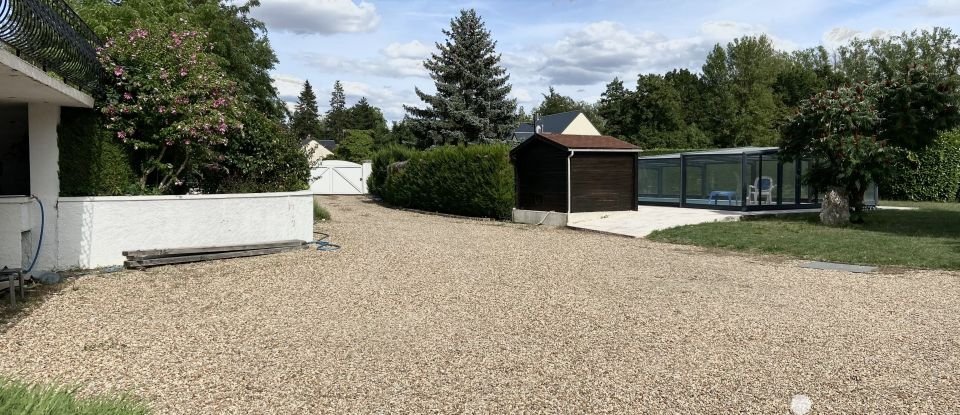 Maison 10 pièces de 250 m² à Nazelles-Négron (37530)