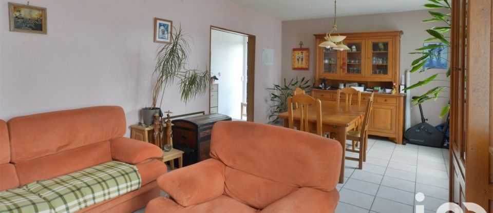 Traditional house 6 rooms of 85 m² in Marolles-en-Hurepoix (91630)