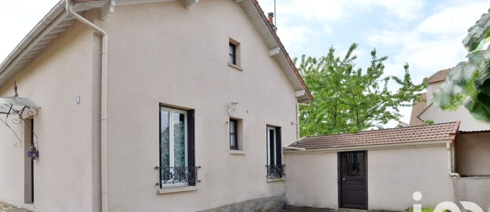 Traditional house 6 rooms of 85 m² in Marolles-en-Hurepoix (91630)